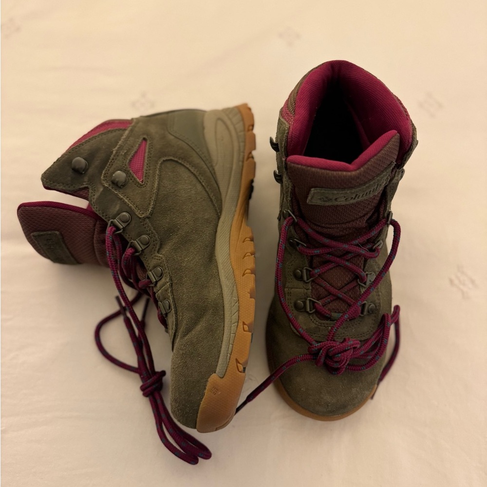 Waterproof Columbia Green and Burgundy Hiking Boots